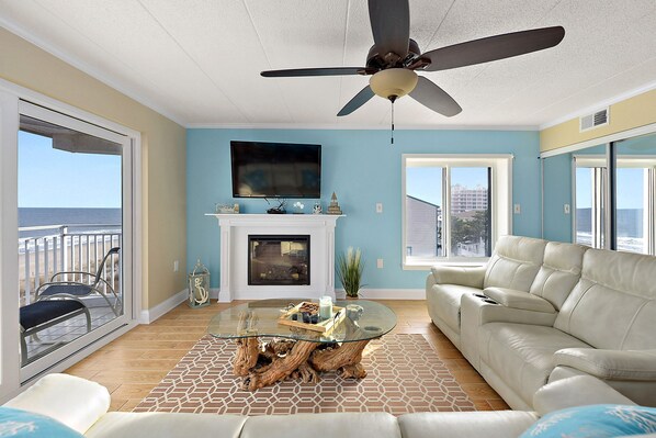 Versailles 303 Oceanfront Living Area