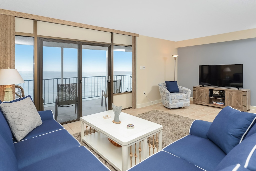 Stunning 3BR 2BA Oceanfront Unit, Featured on HGTV's Beachfront Bargain