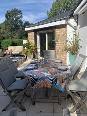 Outdoor dining