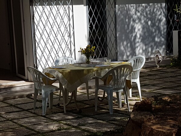 Outdoor dining