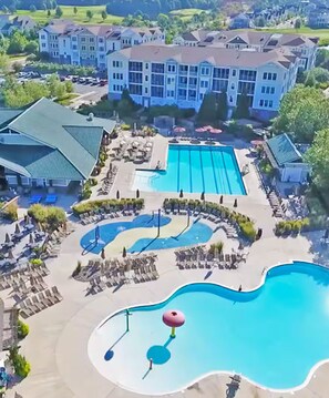 Sun Ridge: 2 pools, 1 splash pad, hot tub, snack bar/ bar, racquet sports. 