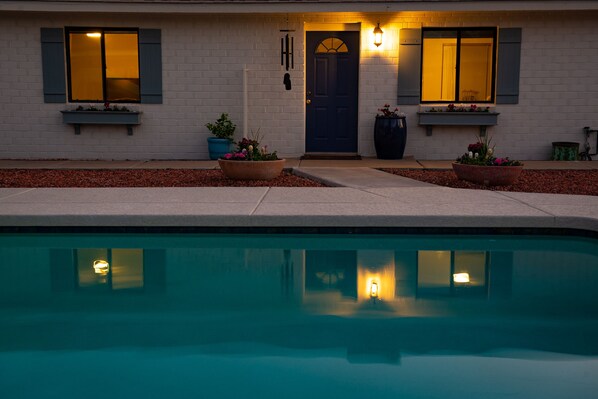 Front entrance, ready for an evening swim!