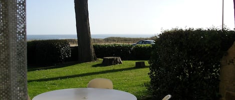 La grande terrasse et vue sur presqu'île de QUIBERON.