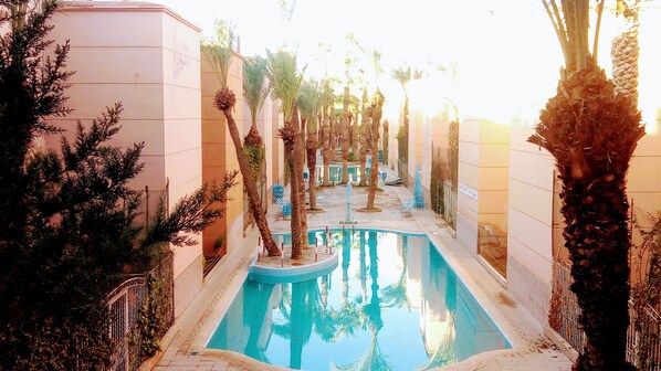 Piscine commune aux riads de la résidence