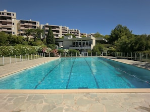 Piscine 25 mètres avec maître nageur / Pool 25 meters with life guard