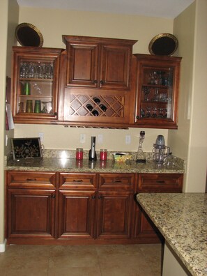 Dry Island Bar - Great for Entertaining!