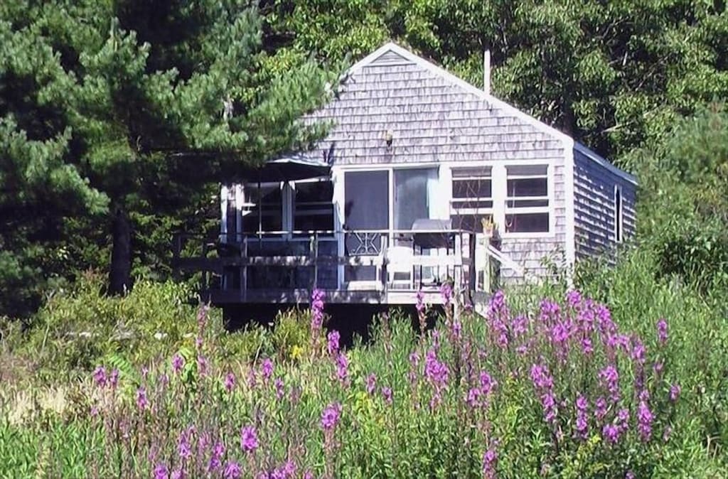 A Maine Seacoast Vacation Cottage Tenants Harbor