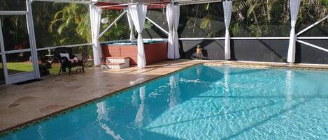 HEATED Swimming Pool & Deluxe Hot Tub {100% Privacy with Drapes & Shades}