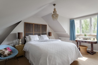 Stylish Luxury Let In Rye. Walk To Shops/Pubs/Restaurants + Near Beach