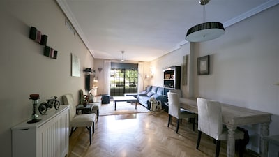 Schöne 3-Zimmer-Wohnung ganz in der Nähe der Stadt Madrid, Wireless-LAN, Klimaanlage, Pool, Paddle. 