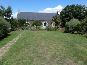 Devant la maison