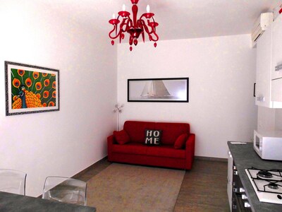 APARTMENT located in the center a few steps from the sea cod. CITRA 009034-LT-0811