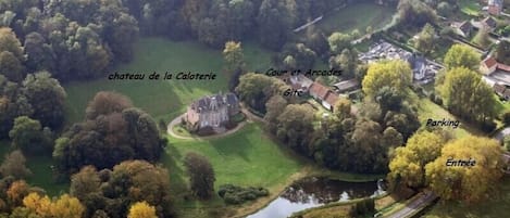 Vue aérienne Chateau de la Caloterie et Gite