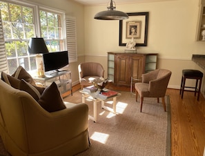 Kitchen sitting area