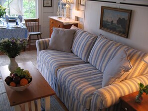 Comfortable couch which folds out into a bed 