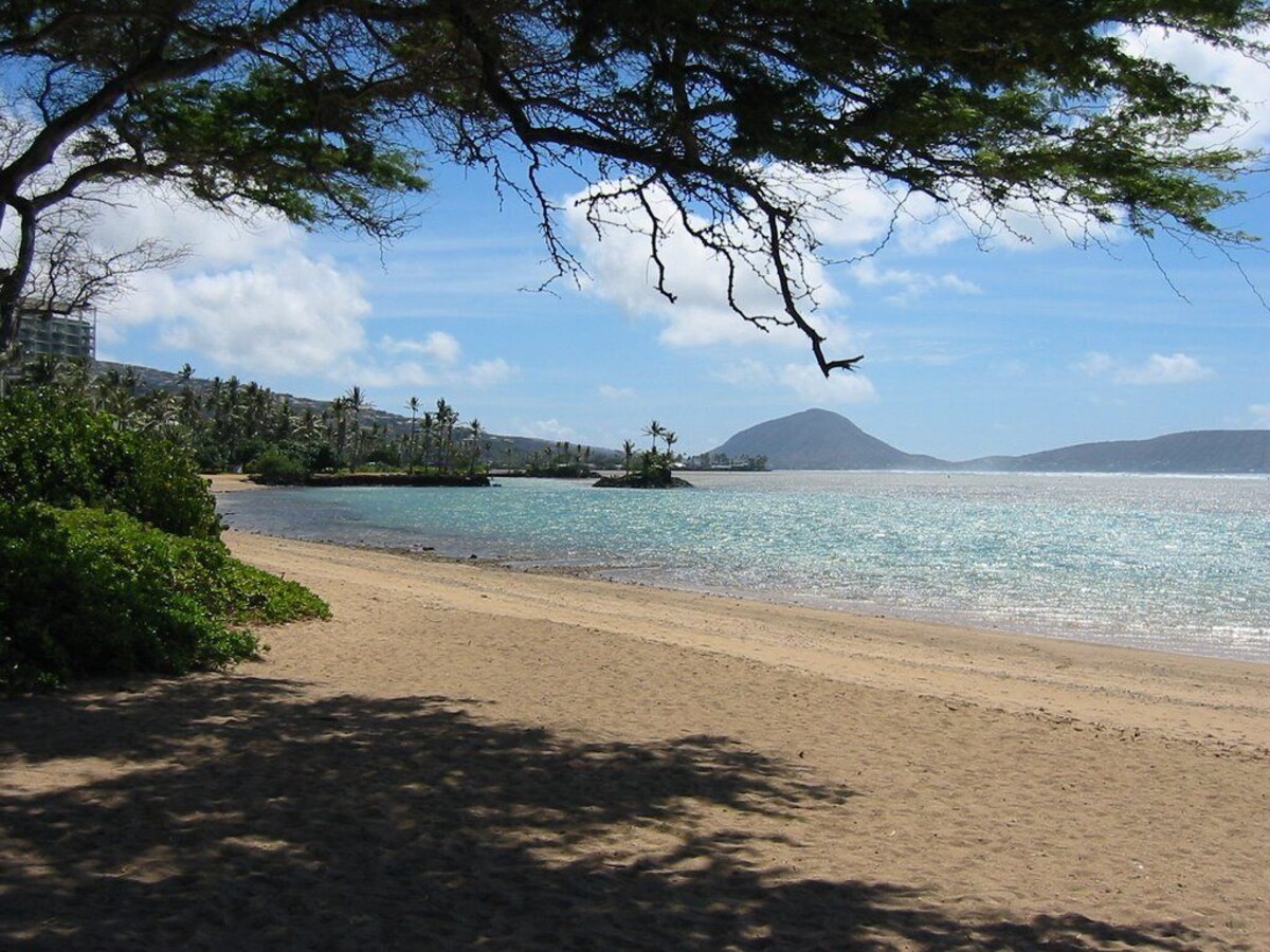 Ho’okipa Villa: Historic Home+guest cottage in Kahala near the Beach w/Pool & AC