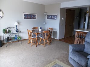 Spacious living room 