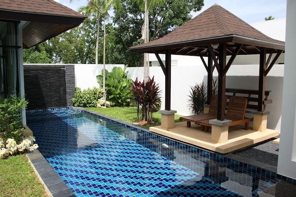 Swimming pool with sala, jacuzzi at far end
