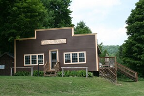 The cozy Bunkhouse!