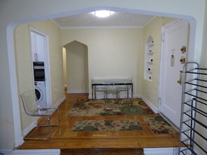 Foyer & dining area
