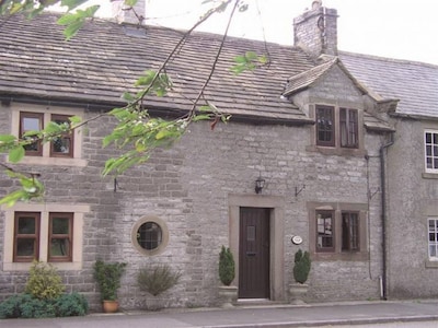 Charming cottage beautifully restored in the little village of Foolow