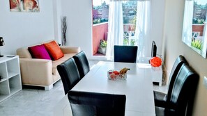 Sitting/Dinning room