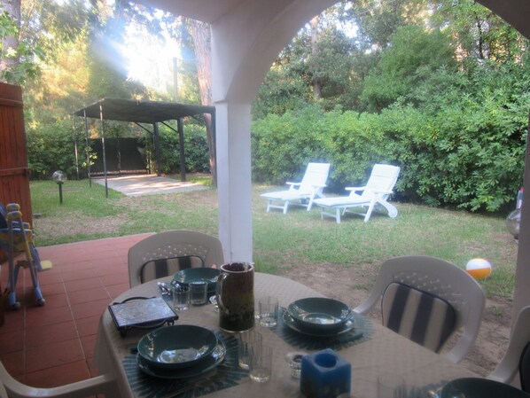 Outdoor dining