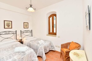 Ground floor twin bedroom