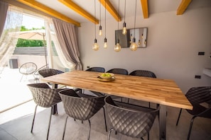 Outdoor kitchen