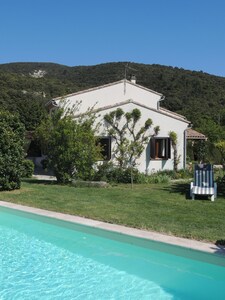 Spacieuse maison avec piscine et grand jardin