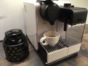 Kaffe och/eller kaffebryggare