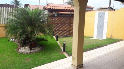 CASA DE PRAIA PARA ALUGUEL DE TEMPORADA COM PISCINA E CHURRASQUEIRA