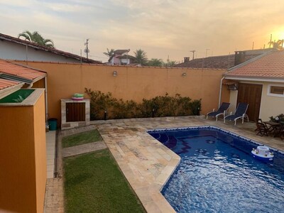 CASA DE PRAIA PARA ALUGUEL DE TEMPORADA COM PISCINA E CHURRASQUEIRA