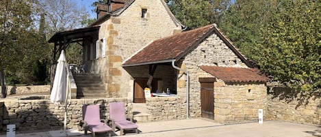 Cottage and pool from Barn