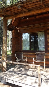 "Loon's Nest" rustic cabin hidden amongst the pines 