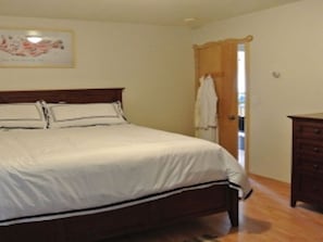 Rockfish Room - king bed