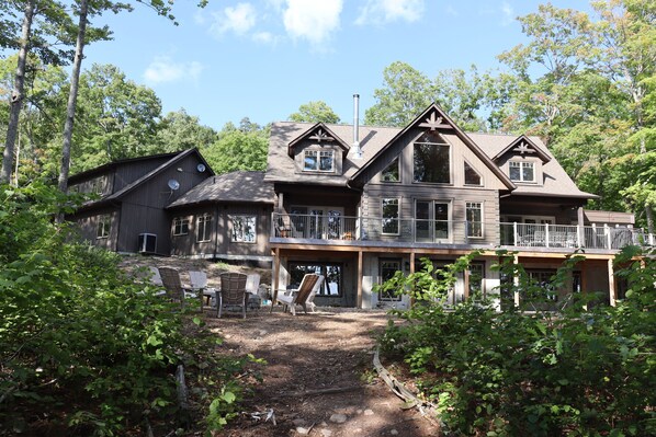 Exceptional 7 bedroom log home loaded with luxury features on Haliburton Lake