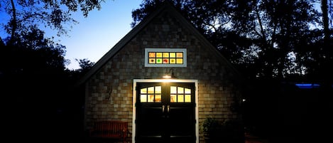 Front view of garage apartment