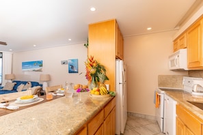 Maui Kai 108 kitchen 1
