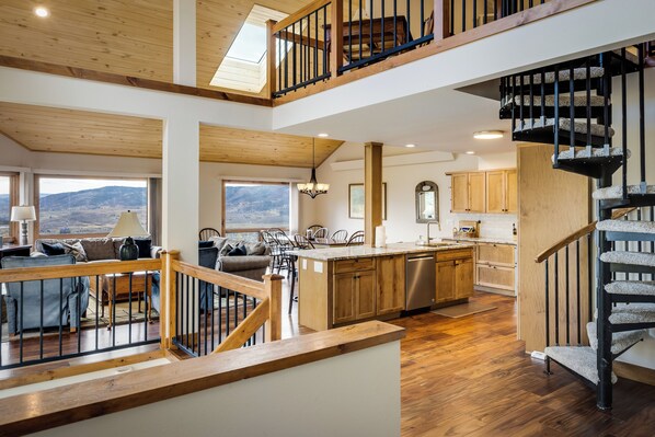 Couloir main floor