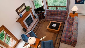Couloir living room - looking down from the loft