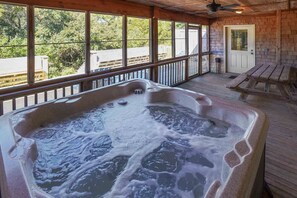 Surf-or-Sound-Realty-171-Boreas-Hot tub