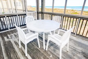 Surf-or-Sound-Realty-Sea-Whisper-368-Screened-Porch