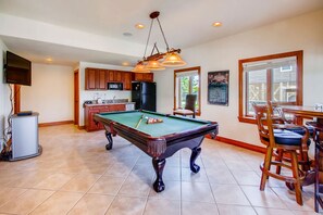 surf-or-sound-realty-solare-404-game-room