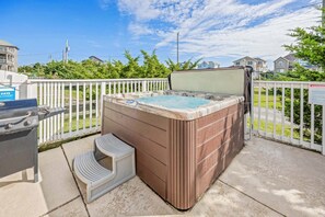 Surf or Sound Realty - 404 - Solare - Hot Tub -2