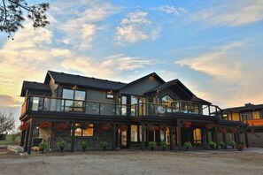 Massive deck for entertaining with amazing views