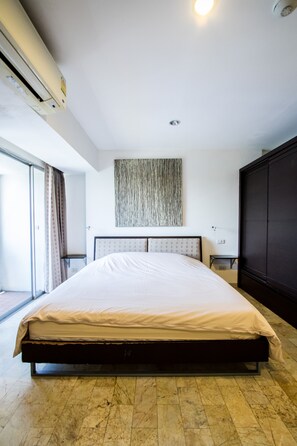 Night Bazaar Road - 40 SQ. METERS 3rd F