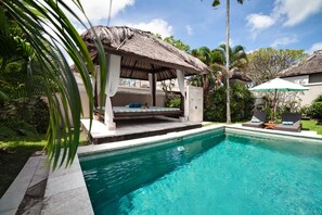 SPACIOUS 3BR Villa Close From Beach