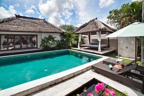 SPACIOUS 3BR Villa Close From Beach