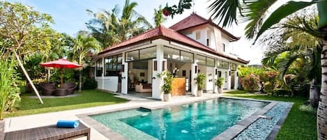 Seminyak villa 2BR Very Near Beach